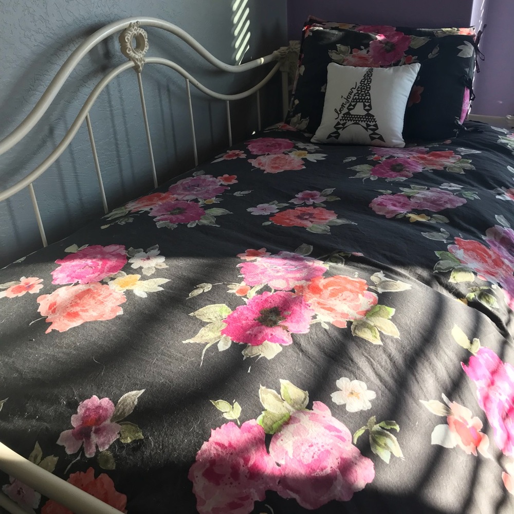 Pottery Barn twin duvet cover and two pillow shams